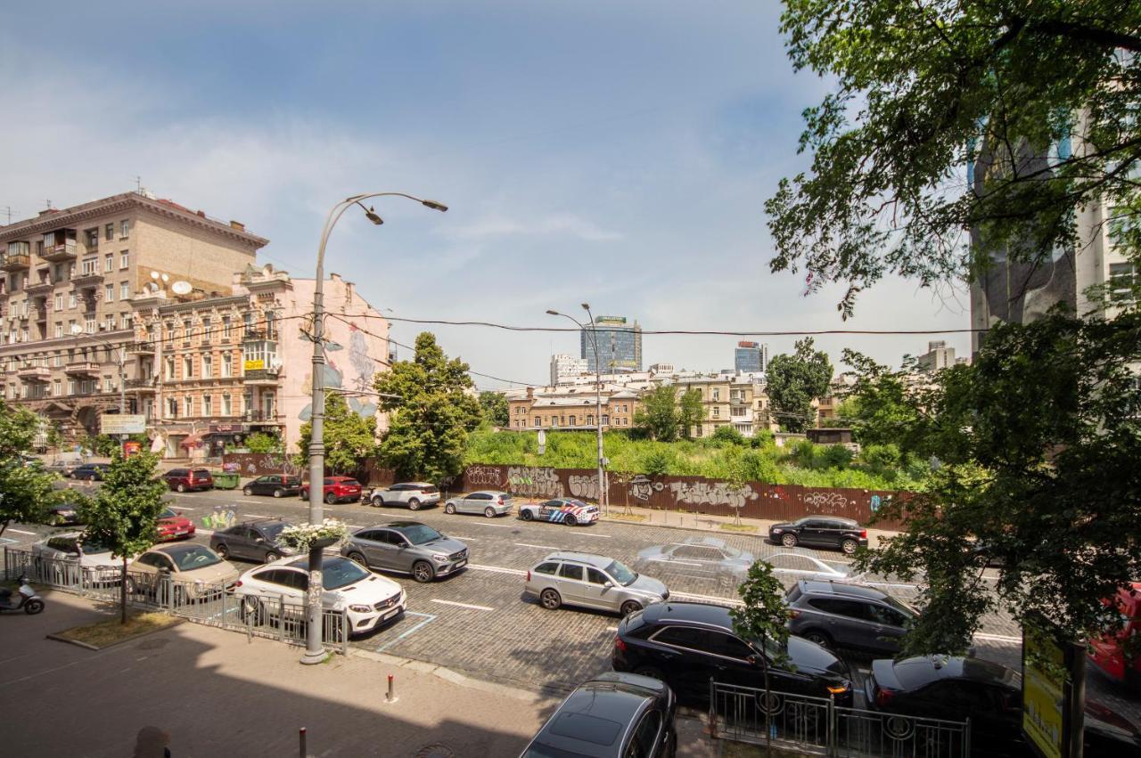 Design Apartments On Velyka Vasylkivska 42 Kyiv Exterior photo